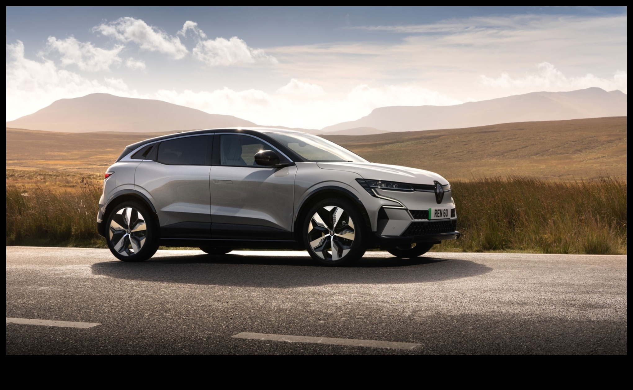 Eco-Chic Drives Electrizează-ți stilul cu cele mai noi vehicule electrice. 5 Conduceri eco-chic: partea la modă a vehiculelor electrice