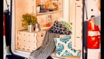 Highway Homestead: Arta de a transforma furgonetele în case mobile