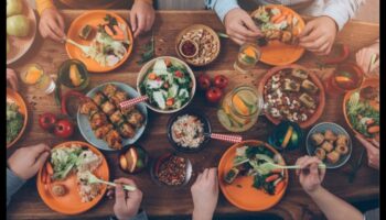 Hrănire nocturnă: Savurați fericirea culinară în fiecare fel de mâncare